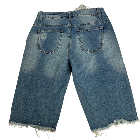 NWT HOT KISS Women’s Jean Shorts Distressed Size 3 Ripped/Torn Medium Wash - Picture 2 of 11